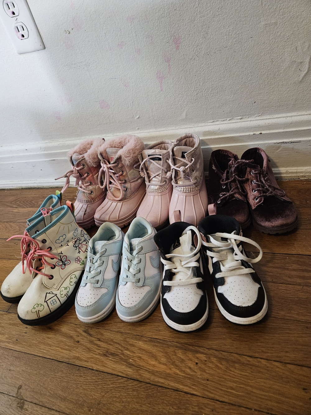 Nike, Sketchers, Sperry, London Frog Girl Shoes Size 9c - Picture 3 of 8